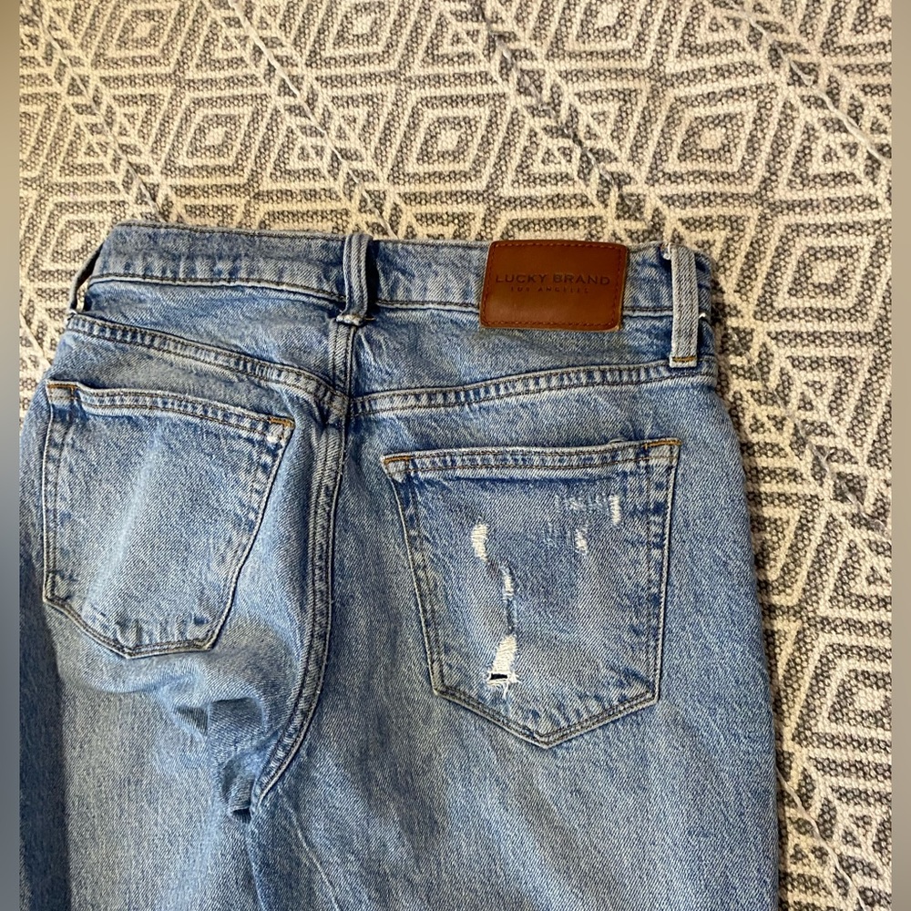 Lucky Brand Cropped High Rise Mom Jeans - Picture 4 of 14